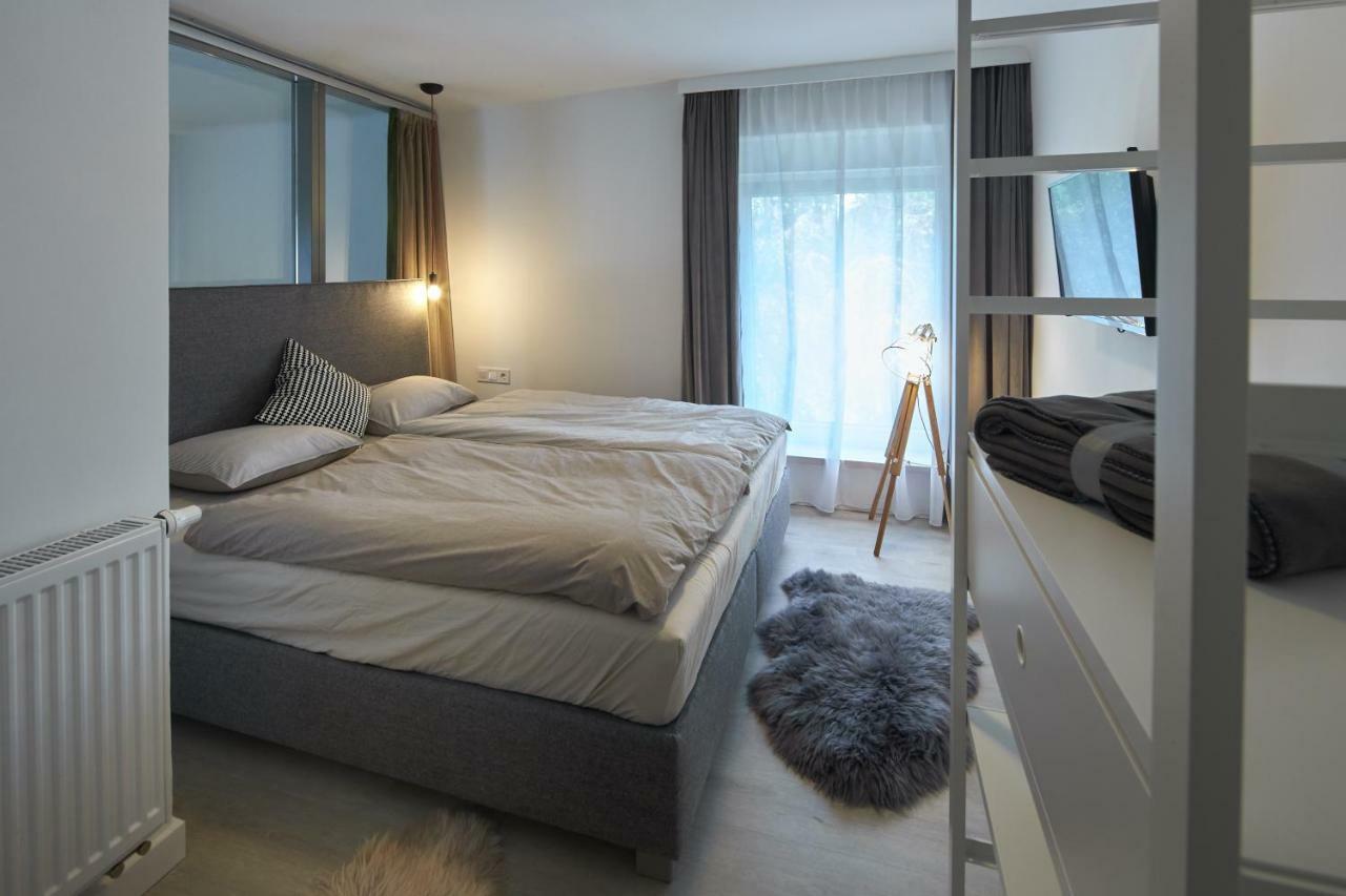 7Domb Apartman Komló Eksteriør billede